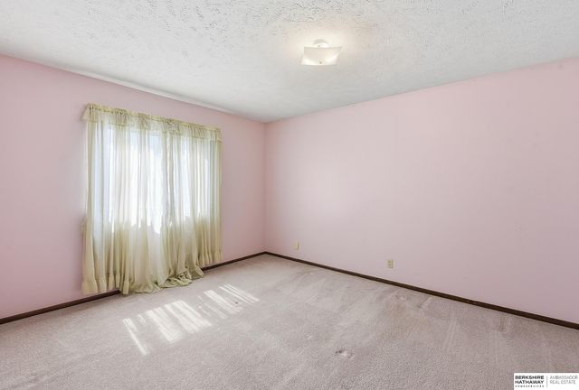 1122 Sally Street, Papillion, NE 68046
