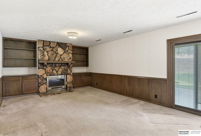 1122 Sally Street, Papillion, NE 68046