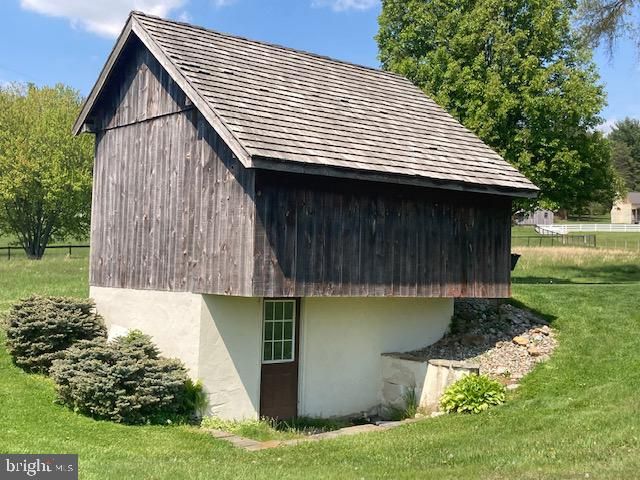 227 LOWRY RD, New Holland, PA 17557