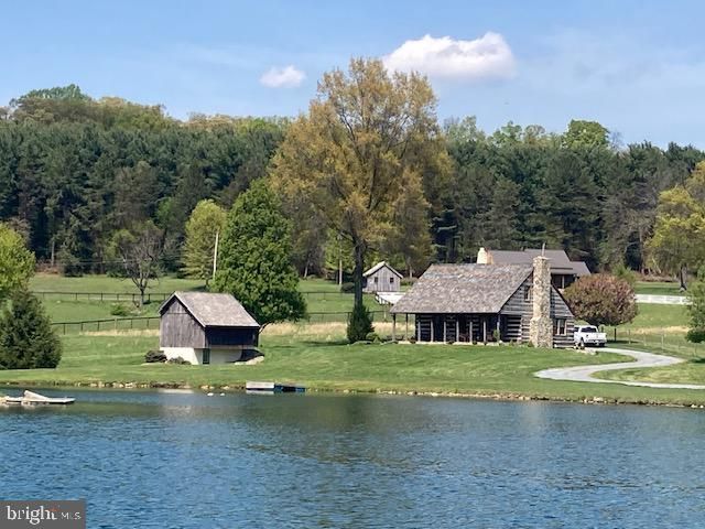 227 LOWRY RD, New Holland, PA 17557