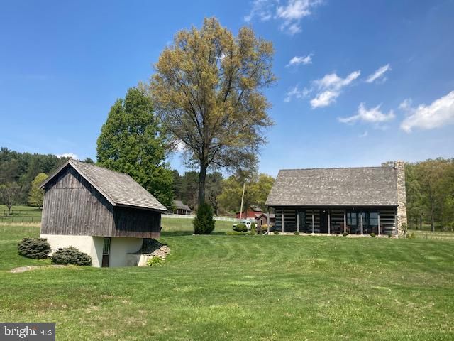 227 LOWRY RD, New Holland, PA 17557