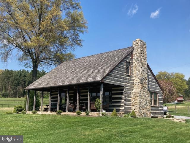 227 LOWRY RD, New Holland, PA 17557