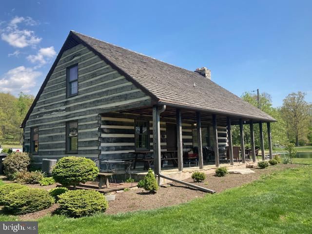 227 LOWRY RD, New Holland, PA 17557