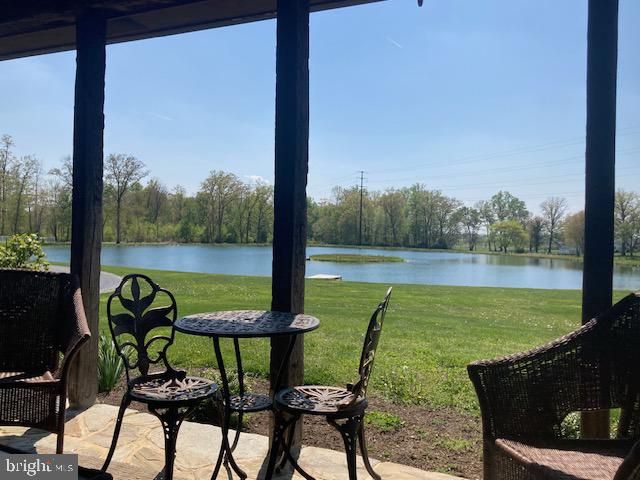 227 LOWRY RD, New Holland, PA 17557