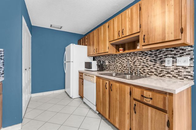 3360 NE Rossi Court NE, West Palm Beach, FL 33417