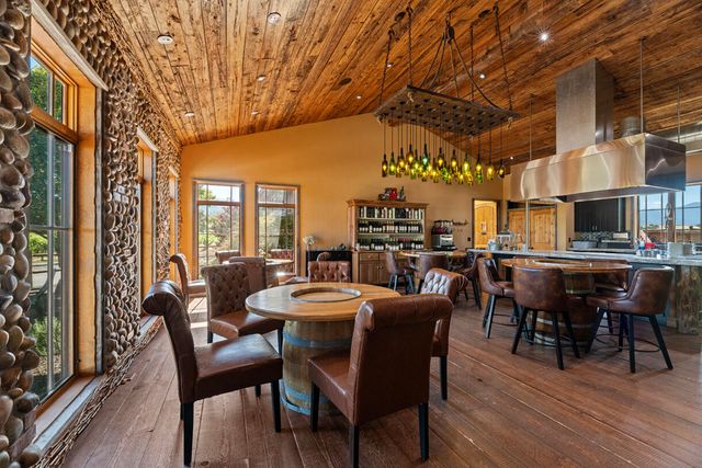 2335 N Phoenix Road, Medford, OR 97504