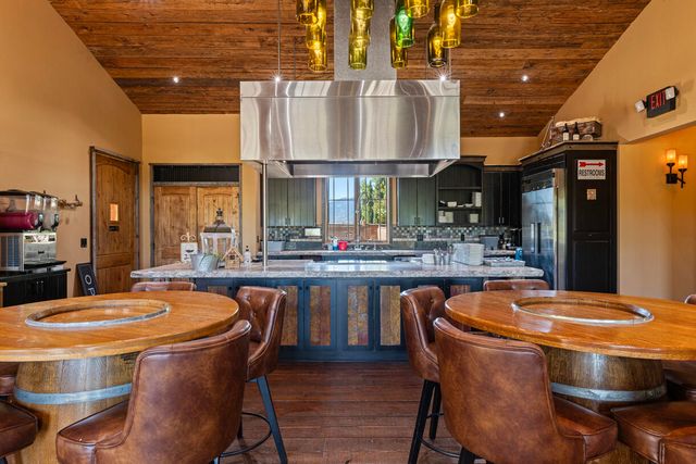 2335 N Phoenix Road, Medford, OR 97504
