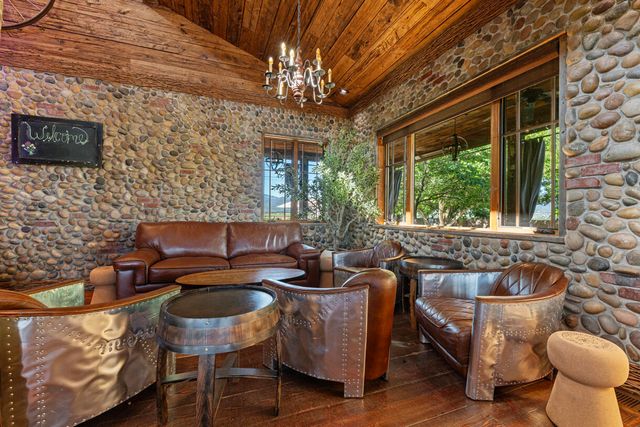 2335 N Phoenix Road, Medford, OR 97504