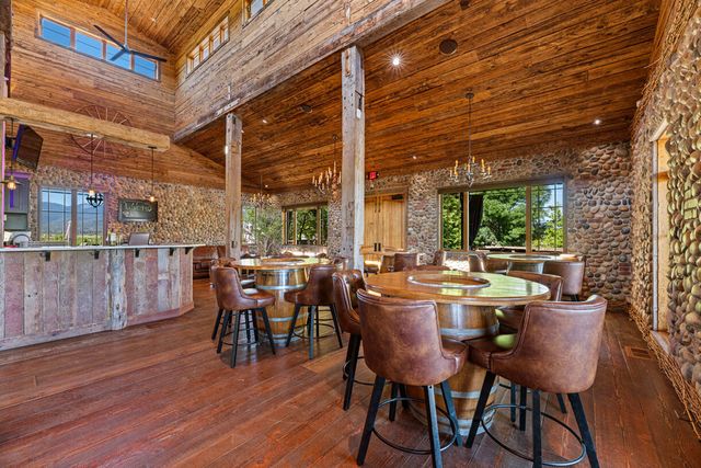 2335 N Phoenix Road, Medford, OR 97504