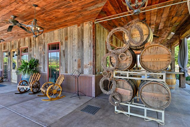 2335 N Phoenix Road, Medford, OR 97504