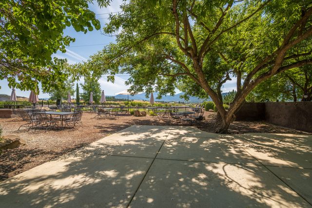 2335 N Phoenix Road, Medford, OR 97504
