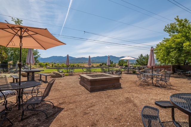 2335 N Phoenix Road, Medford, OR 97504