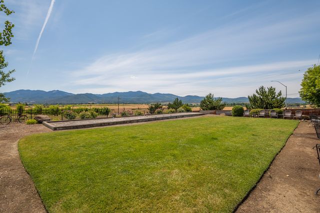 2335 N Phoenix Road, Medford, OR 97504