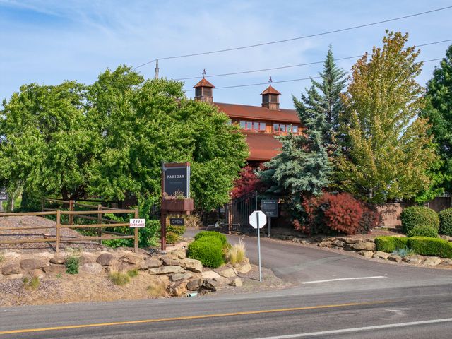 2335 N Phoenix Road, Medford, OR 97504