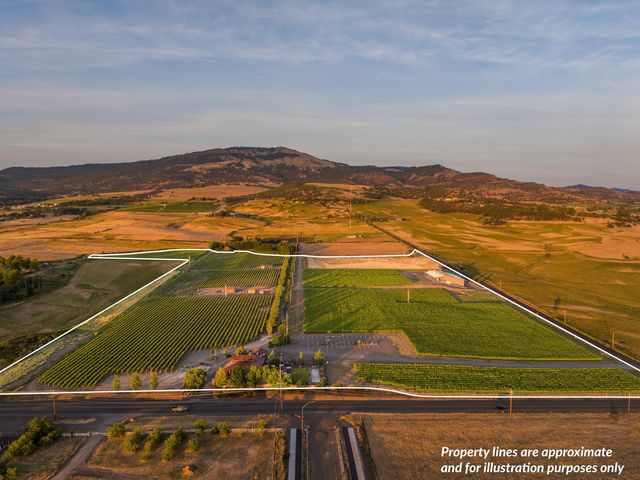 2335 N Phoenix Road, Medford, OR 97504