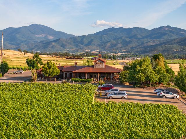 2335 N Phoenix Road, Medford, OR 97504