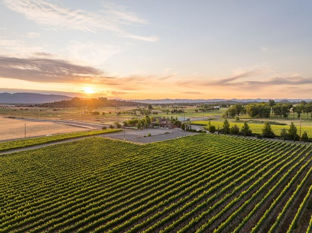 2335 N Phoenix Road, Medford, OR 97504