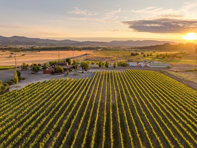 2335 N Phoenix Road, Medford, OR 97504
