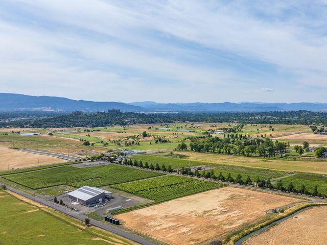 2335 N Phoenix Road, Medford, OR 97504