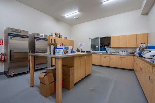 2335 N Phoenix Road, Medford, OR 97504