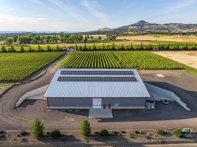 2335 N Phoenix Road, Medford, OR 97504