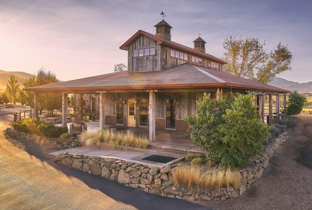 2335 N Phoenix Road, Medford, OR 97504