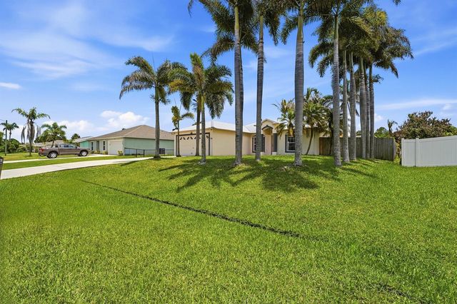 292 SW Pagoda Terrace, Port St. Lucie, FL 34984