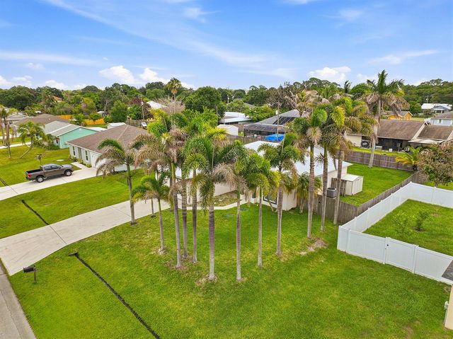 292 SW Pagoda Terrace, Port St. Lucie, FL 34984