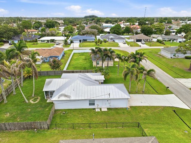 292 SW Pagoda Terrace, Port St. Lucie, FL 34984