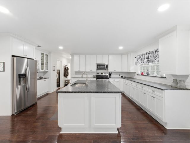 2200 Parkhaven Drive, Plano, TX 75075