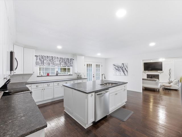 2200 Parkhaven Drive, Plano, TX 75075