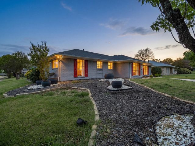 2200 Parkhaven Drive, Plano, TX 75075