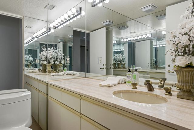 30 Kavenish Drive N, Rancho Mirage, CA 92270