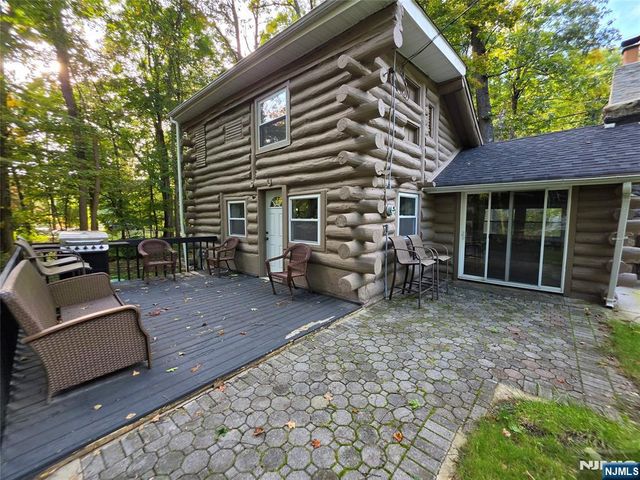 32 Park Drive, West Milford, NJ 07480