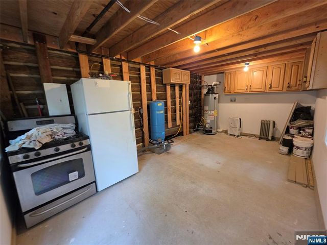32 Park Drive, West Milford, NJ 07480