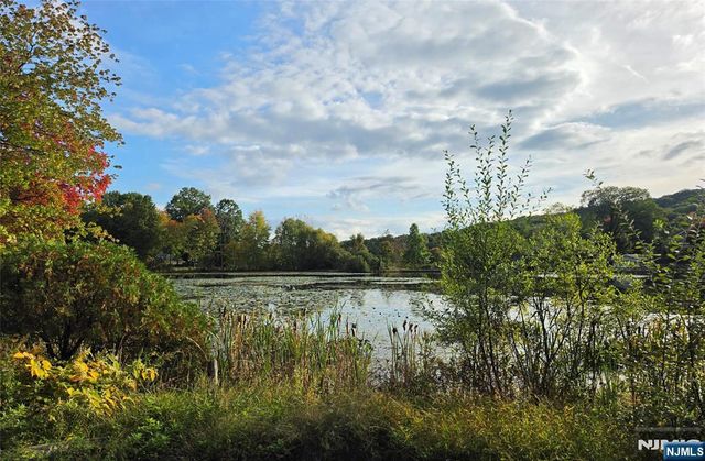 32 Park Drive, West Milford, NJ 07480