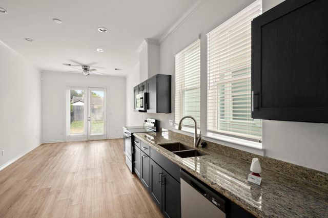 3241 Real B, Houston, TX 77087