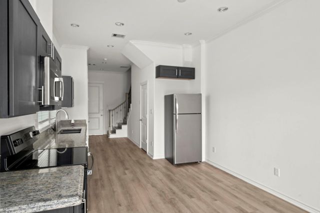 3241 Real B, Houston, TX 77087