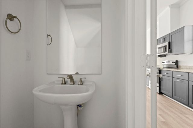 3241 Real B, Houston, TX 77087