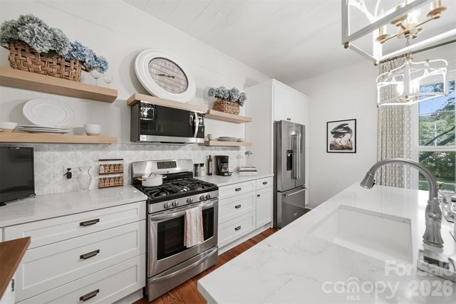 902 N Ashe Avenue, Newton, NC 28658