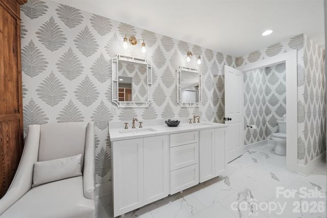 902 N Ashe Avenue, Newton, NC 28658