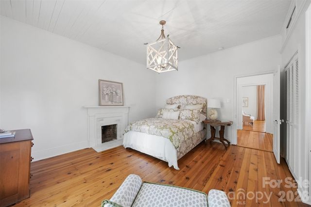 902 N Ashe Avenue, Newton, NC 28658