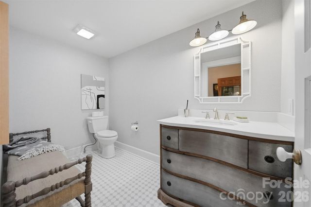 902 N Ashe Avenue, Newton, NC 28658