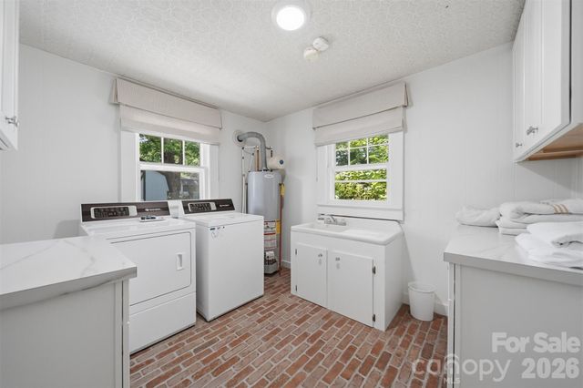 902 N Ashe Avenue, Newton, NC 28658
