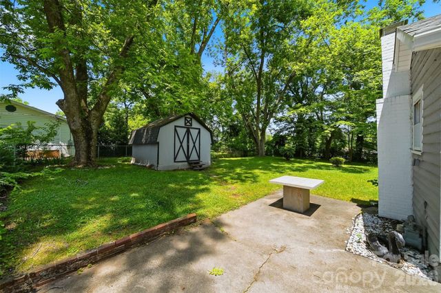 902 N Ashe Avenue, Newton, NC 28658