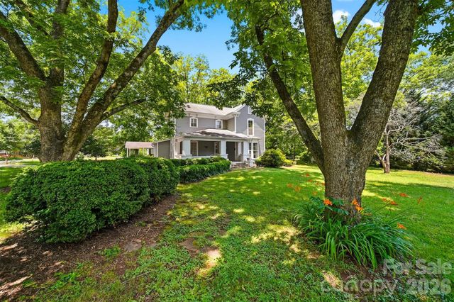 902 N Ashe Avenue, Newton, NC 28658