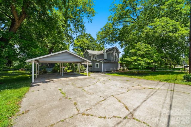 902 N Ashe Avenue, Newton, NC 28658