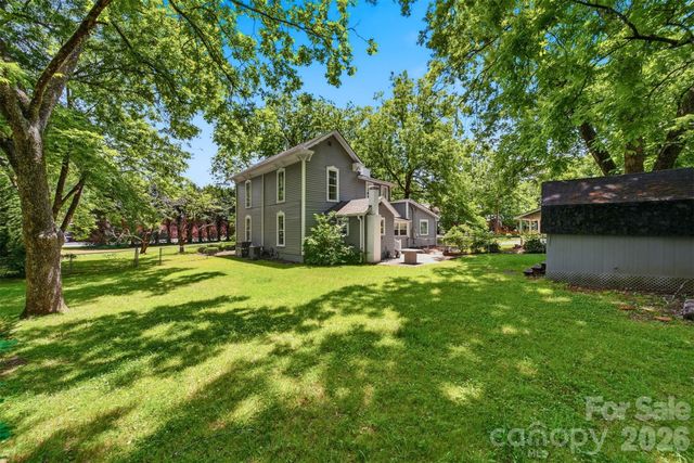 902 N Ashe Avenue, Newton, NC 28658