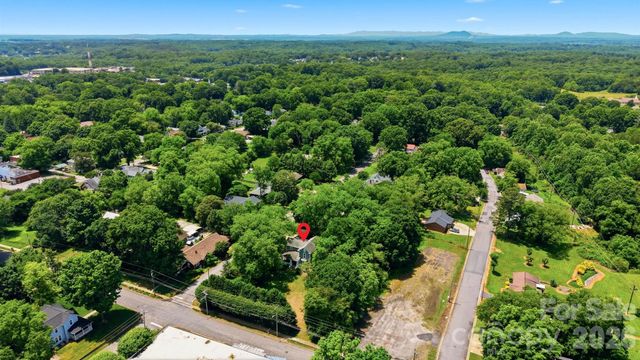 902 N Ashe Avenue, Newton, NC 28658