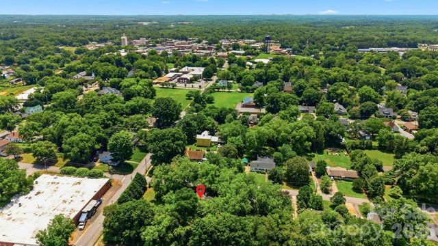 902 N Ashe Avenue, Newton, NC 28658